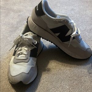 New Balance woman’s sneakers